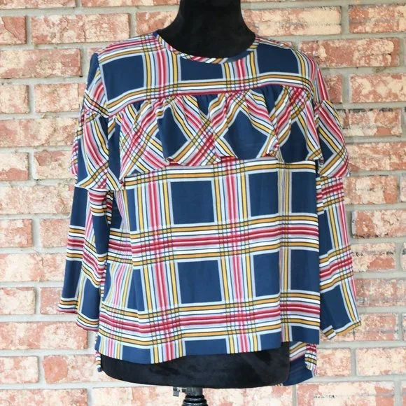 𝅺CROWN & Ivy Top - Picture 2 of 7